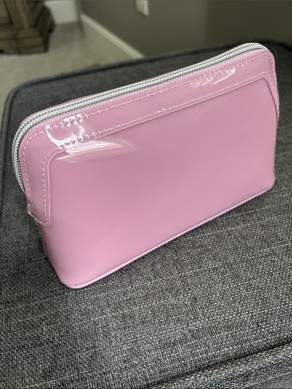 Ted Baker Lavender Patent Bow Zip Cosmetic bag - Picture 4 of 7